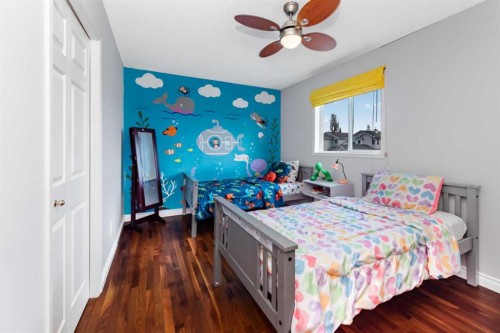 44 Tuscarora Place Nw, Calgary, AB - Indoor Photo Showing Bedroom