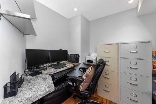 44 Tuscarora Place Nw, Calgary, AB - Indoor Photo Showing Office