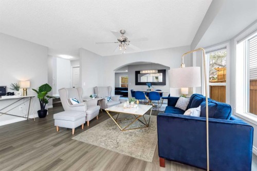 44 Tuscarora Place Nw, Calgary, AB - Indoor Photo Showing Living Room