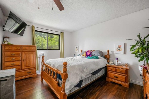 224 Ranchview Place Nw, Calgary, AB - Indoor Photo Showing Bedroom
