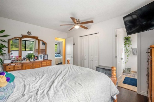 224 Ranchview Place Nw, Calgary, AB - Indoor Photo Showing Bedroom