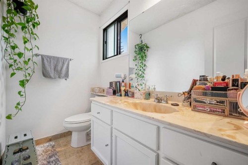 224 Ranchview Place Nw, Calgary, AB - Indoor Photo Showing Bathroom