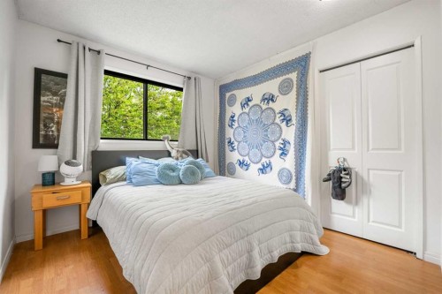 224 Ranchview Place Nw, Calgary, AB - Indoor Photo Showing Bedroom