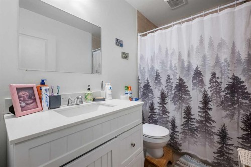 224 Ranchview Place Nw, Calgary, AB - Indoor Photo Showing Bathroom