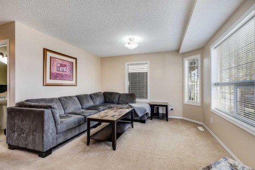 31 Taralake Gardens Ne, Calgary, AB - Indoor Photo Showing Living Room