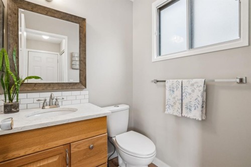 47 Cedargrove Way Sw, Calgary, AB - Indoor Photo Showing Bathroom