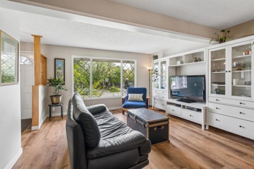47 Cedargrove Way Sw, Calgary, AB - Indoor Photo Showing Living Room