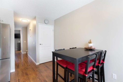 10 Deerfield Green Se, Calgary, AB - Indoor