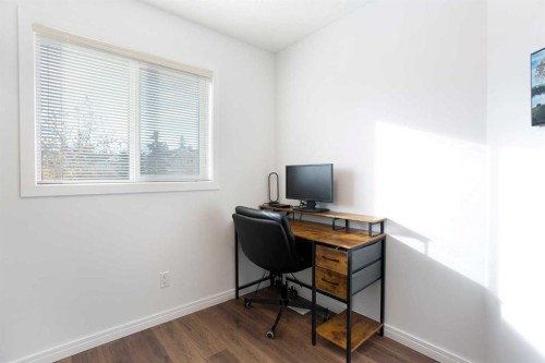 10 Deerfield Green Se, Calgary, AB - Indoor Photo Showing Office