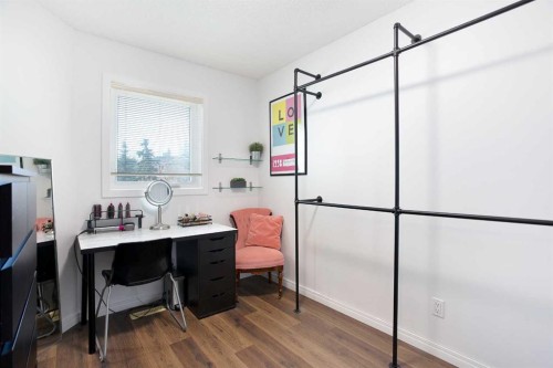 10 Deerfield Green Se, Calgary, AB - Indoor
