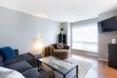 10 Deerfield Green Se, Calgary, AB  - Indoor Photo Showing Living Room 