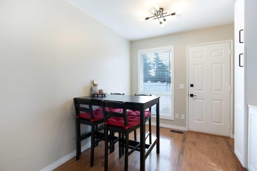 10 Deerfield Green Se, Calgary, AB - Indoor
