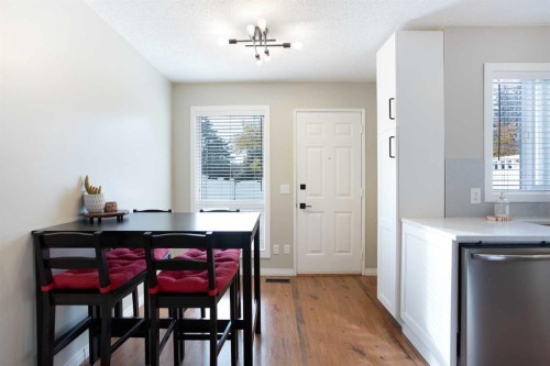 10 Deerfield Green Se, Calgary, AB - Indoor