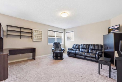19 Hillcrest Link Sw, Airdrie, AB - Indoor Photo Showing Other Room