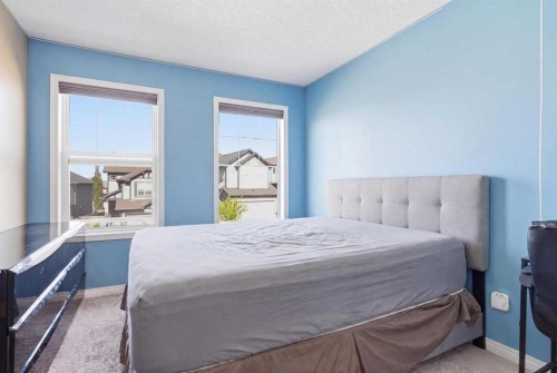 19 Hillcrest Link Sw, Airdrie, AB - Indoor Photo Showing Bedroom