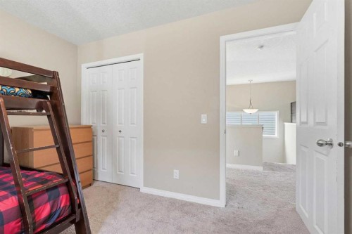 19 Hillcrest Link Sw, Airdrie, AB - Indoor Photo Showing Bedroom