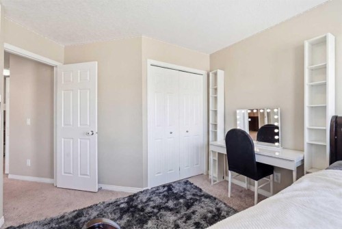 19 Hillcrest Link Sw, Airdrie, AB - Indoor Photo Showing Other Room