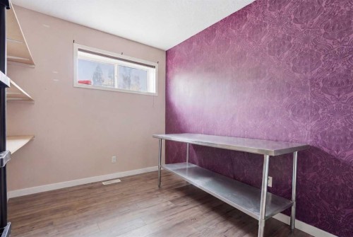 19 Hillcrest Link Sw, Airdrie, AB - Indoor Photo Showing Other Room