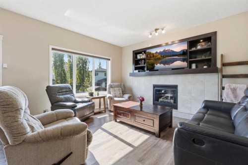 19 Hillcrest Link Sw, Airdrie, AB - Indoor Photo Showing Living Room With Fireplace