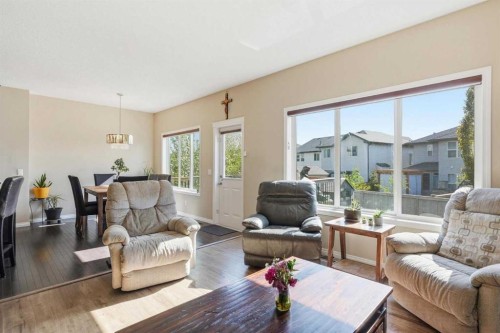 19 Hillcrest Link Sw, Airdrie, AB - Indoor Photo Showing Living Room