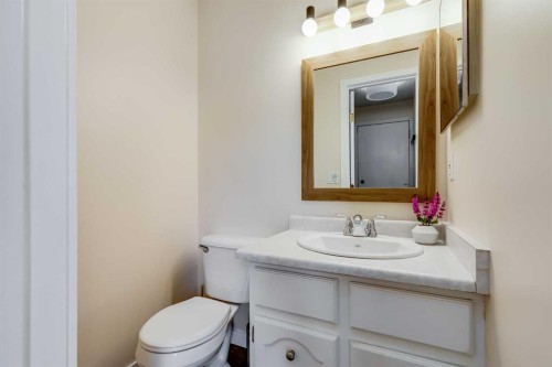 54 Bermondsey Road Nw, Calgary, AB 