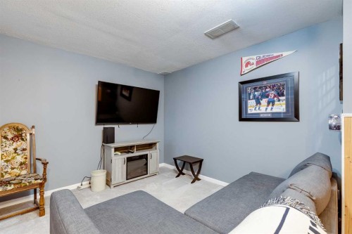 54 Bermondsey Road Nw, Calgary, AB 