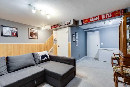 54 Bermondsey Road Nw, Calgary, AB 