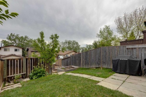 54 Bermondsey Road Nw, Calgary, AB 