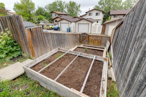 54 Bermondsey Road Nw, Calgary, AB 