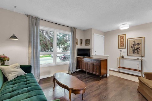 54 Bermondsey Road Nw, Calgary, AB 