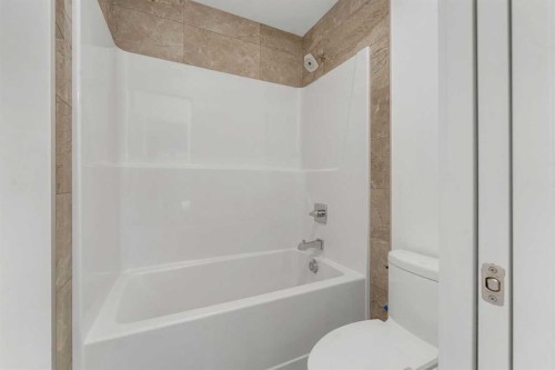 416 Watercrest Place, Chestermere, AB - Indoor Photo Showing Bathroom