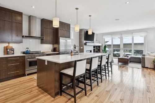 2707 1 Avenue Nw, Calgary, AB - Indoor Photo Showing Kitchen With Stainless Steel Kitchen With Upgraded Kitchen