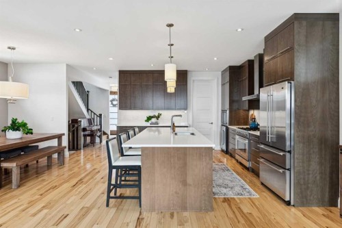 2707 1 Avenue Nw, Calgary, AB - Indoor Photo Showing Kitchen With Upgraded Kitchen