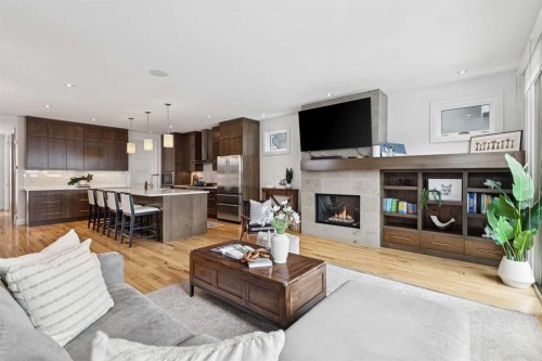 2707 1 Avenue Nw, Calgary, AB - Indoor Photo Showing Living Room With Fireplace