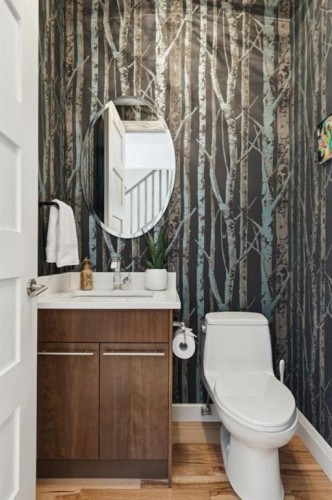 2707 1 Avenue Nw, Calgary, AB - Indoor Photo Showing Bathroom