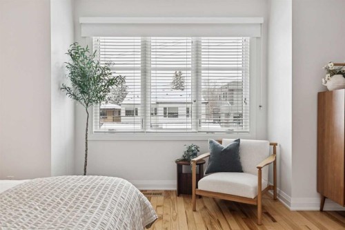 2707 1 Avenue Nw, Calgary, AB - Indoor Photo Showing Bedroom