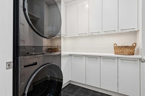 2707 1 Avenue Nw, Calgary, AB - Indoor Photo Showing Laundry Room