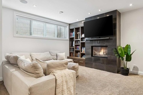 2707 1 Avenue Nw, Calgary, AB - Indoor Photo Showing Living Room With Fireplace