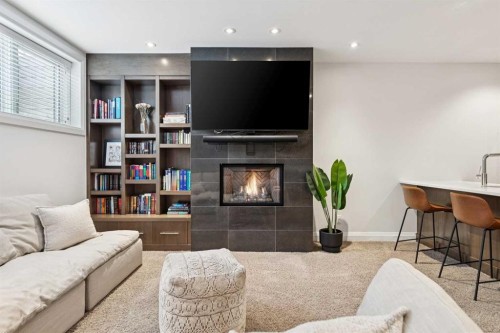 2707 1 Avenue Nw, Calgary, AB - Indoor Photo Showing Living Room With Fireplace