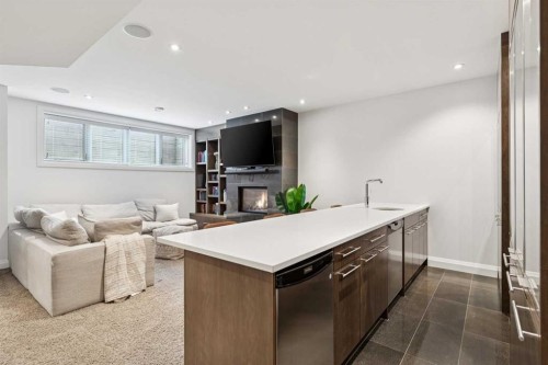 2707 1 Avenue Nw, Calgary, AB - Indoor With Fireplace