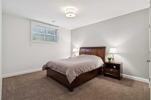 2707 1 Avenue Nw, Calgary, AB - Indoor Photo Showing Bedroom