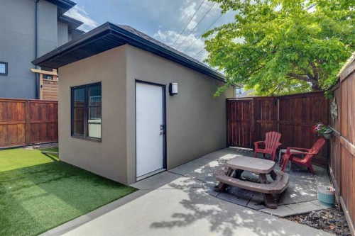 2707 1 Avenue Nw, Calgary, AB - Outdoor With Exterior
