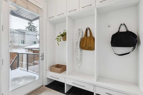 2707 1 Avenue Nw, Calgary, AB - Indoor Photo Showing Other Room