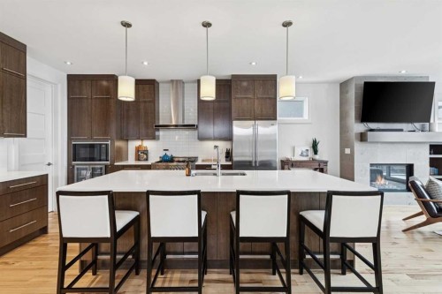 2707 1 Avenue Nw, Calgary, AB - Indoor Photo Showing Kitchen With Stainless Steel Kitchen With Upgraded Kitchen