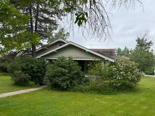 502 1 Street SOUTH Vulcan, AB T0L 2B0