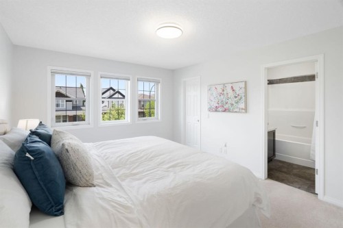 54 Legacy Common Se, Calgary, AB - Indoor Photo Showing Bedroom