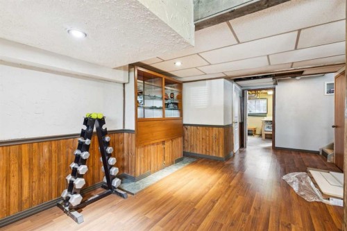 7828 20A Street Se, Calgary, AB - Indoor
