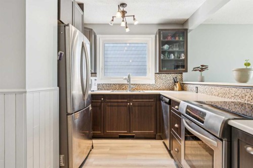 7828 20A Street Se, Calgary, AB - Indoor Photo Showing Kitchen