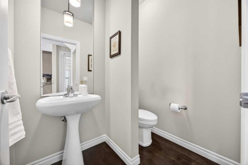 293 Bridleridge View Sw, Calgary, AB - Indoor Photo Showing Bathroom