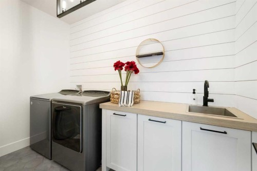 13 Shawnee Heath Sw, Calgary, AB - Indoor Photo Showing Laundry Room